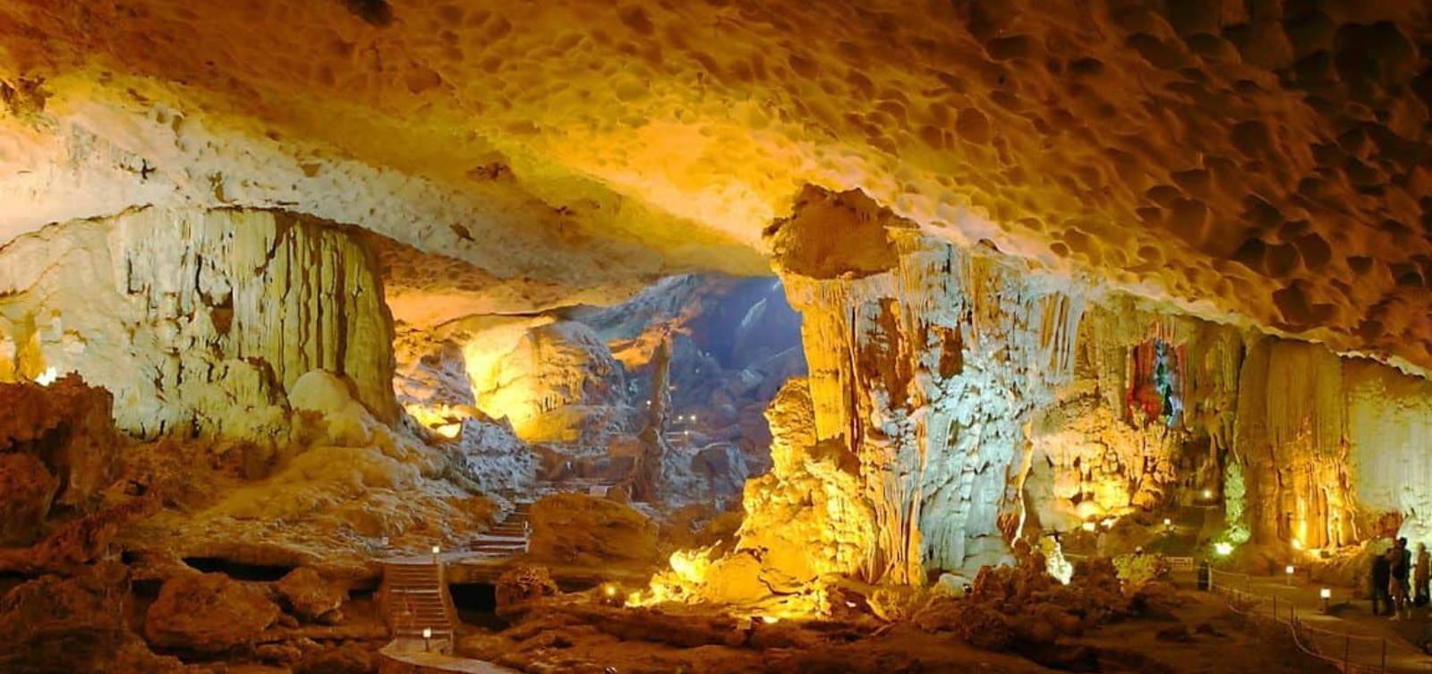 Thien Canh Son Cave in Halong Bay