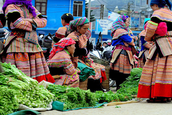 Sapa Ethnic Market Discovery 2 Days;sapa tour;Vietnam cruise;Honeymoon vietnam;Vietnam honeymoon;Beach vietnam;Cruise to vietnam;Vietnam holiday tours;Vietnam tour package;Mekong delta tours