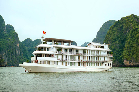 Ha Long Bay by La Vela Junks 2 Days